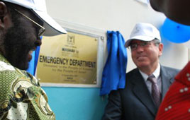 MASHAV Director Haim Divon at the ceremony marking the opening of the new ER facility built by Israel in Kisumu, Kenya. (Photo: MFA)