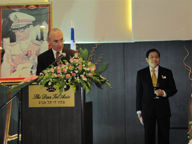 Dr. Uzi Landau addresses guests
